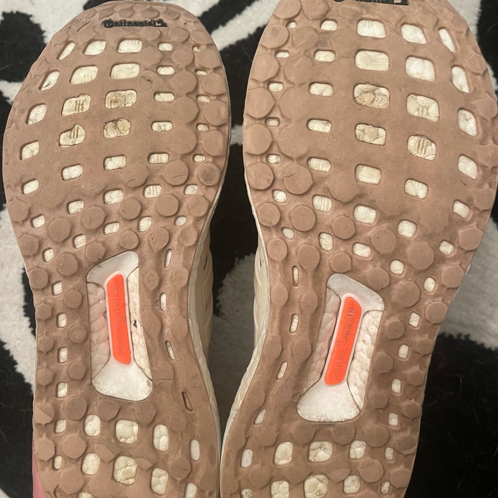 Womens Adidas Ultraboosts! - Picture 3 of 6
